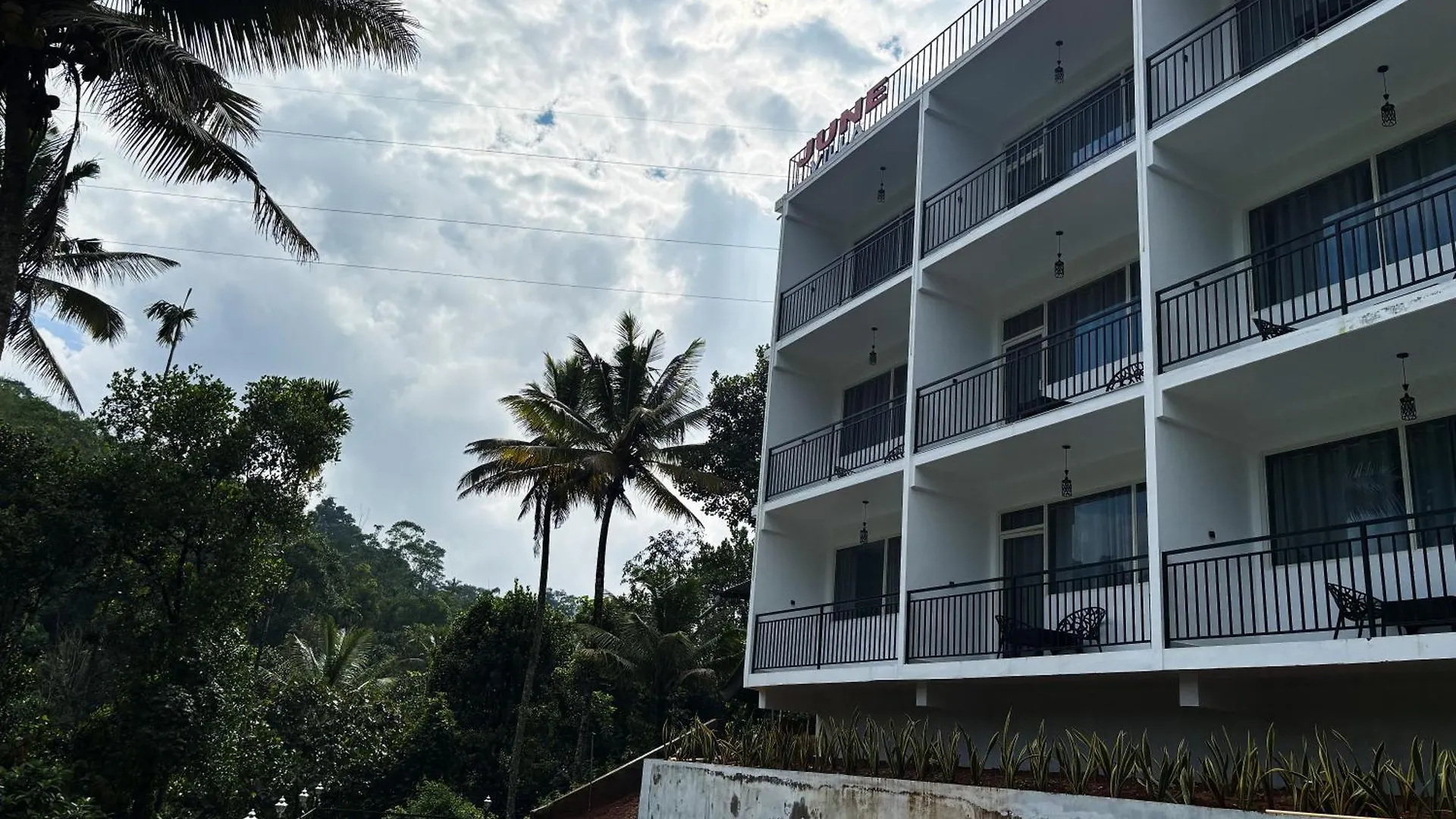 June Boutique Villa Anachal